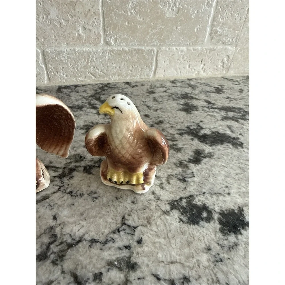 salt and pepper shakers this vintage